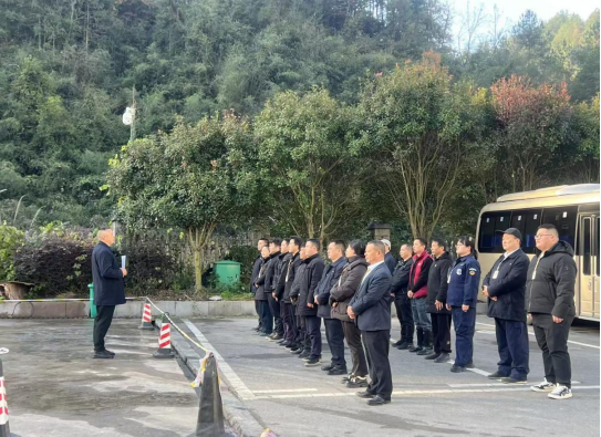 張家界環(huán)?？瓦\(yùn)公司筑牢景區(qū)防火安全線(xiàn)，全員守護(hù)綠水青山